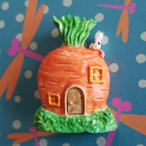 Vintage white bunny rabbit carrot house brooch pin easter cute